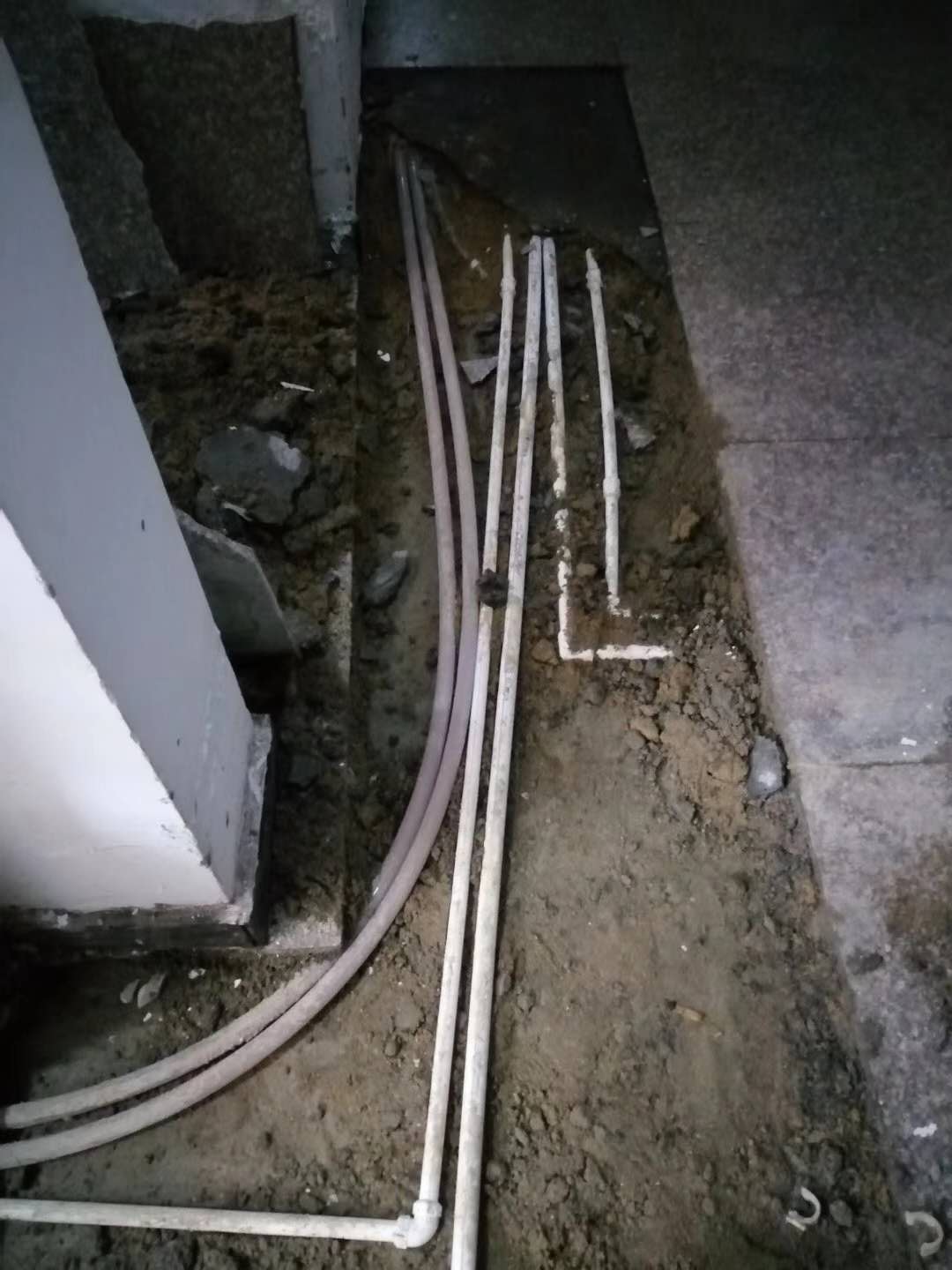 巴彦淖尔漏水，切勿盲目乱刨乱砸